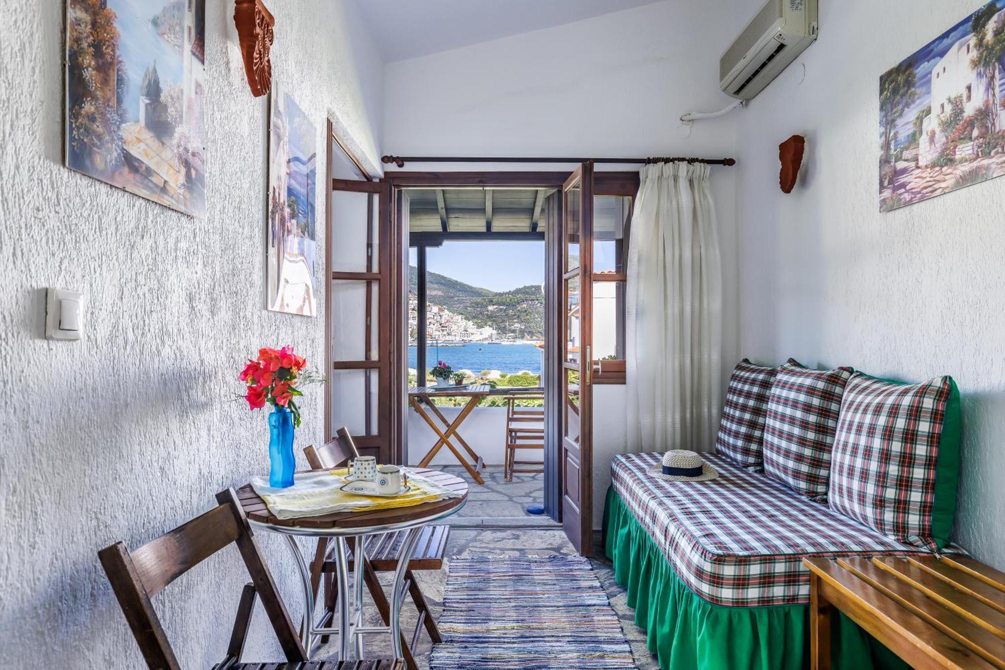 Studios Elpiniki Skopelos Town Exterior photo