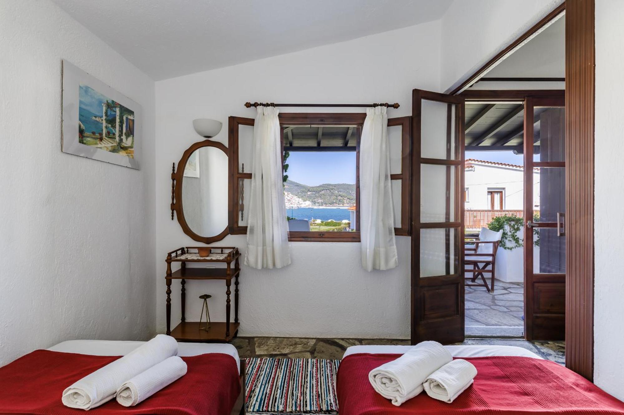 Studios Elpiniki Skopelos Town Exterior photo
